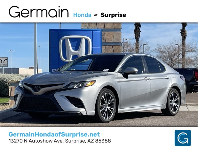 2019 Toyota Camry SE's photo