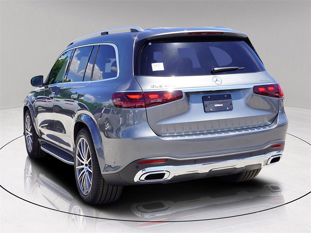 2026 Mercedes Benz GLS 450 4MATIC photo 3