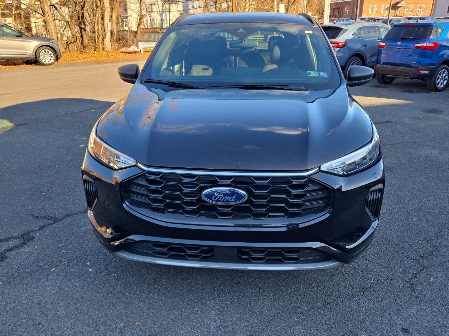 2023 Ford Escape ST-Line photo 2