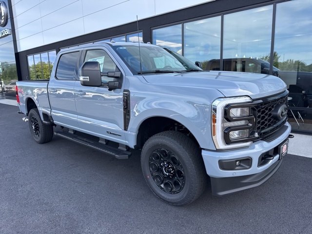2025 Ford F-350 Super Duty Lariat's photo