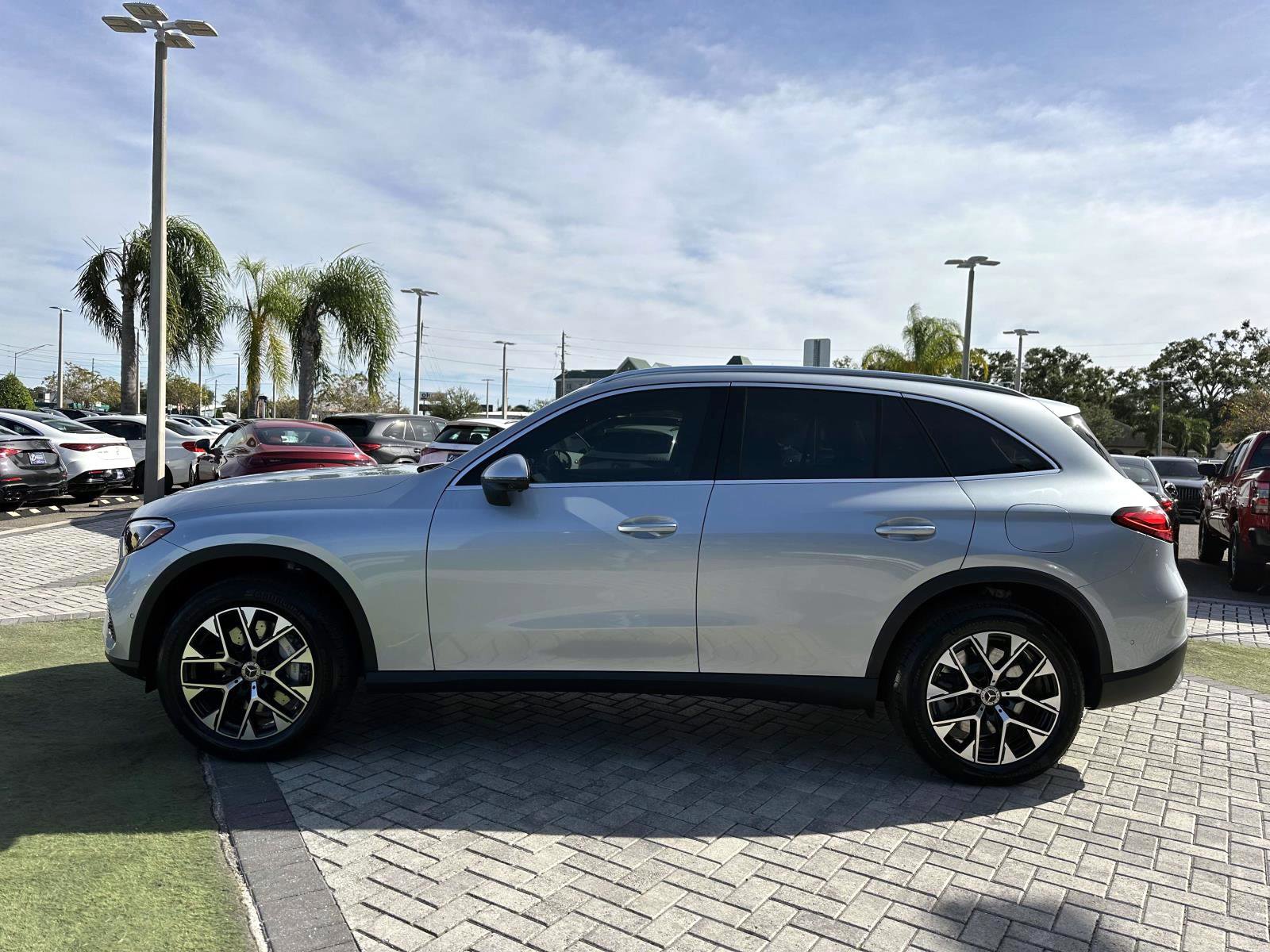 2025 Mercedes Benz GLC 350e 4MATIC photo 3