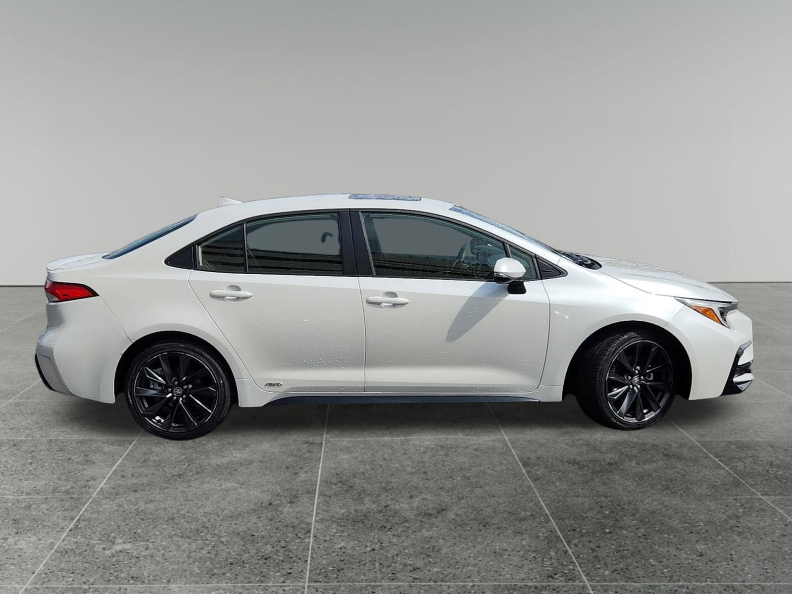 2024 Toyota Corolla Hybrid SE photo 8