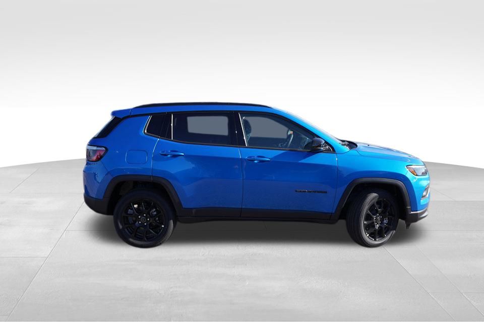 2025 Jeep Compass Latitude photo 2
