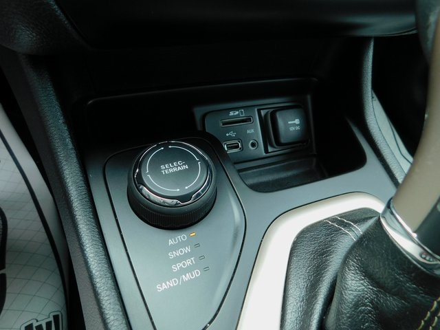 2017 Jeep Cherokee Limited photo 25