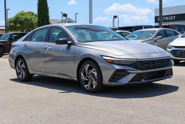 New 2025 Gray Hyundai SEL Sport image 1