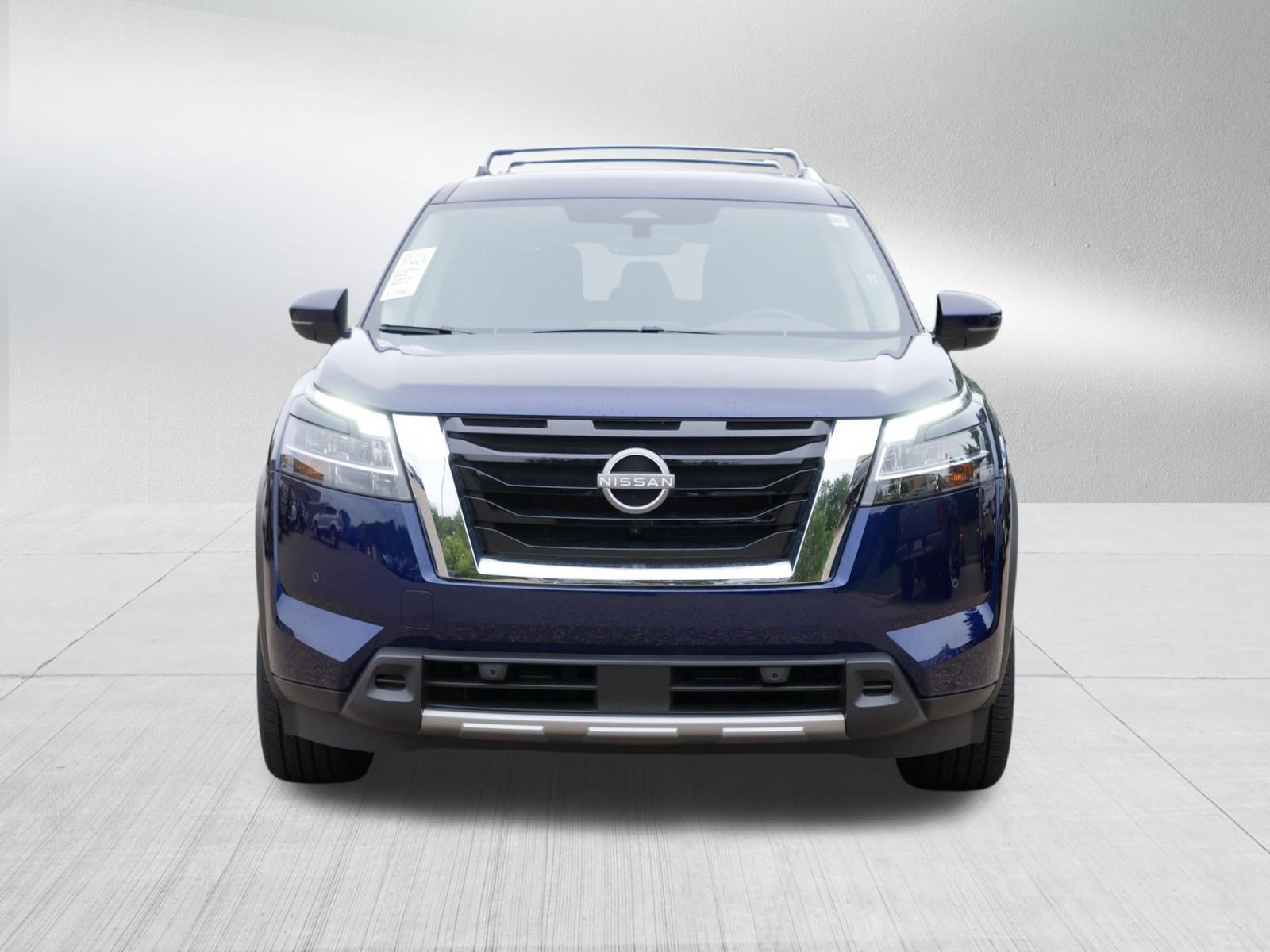 2024 Nissan Pathfinder SL photo 2