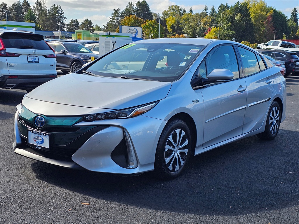 2017 Toyota Prius Prime Premium photo 3