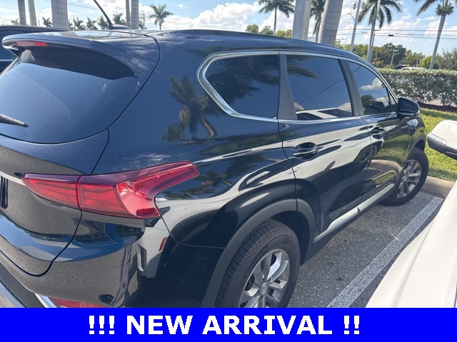 2020 Hyundai Santa Fe SE photo 3