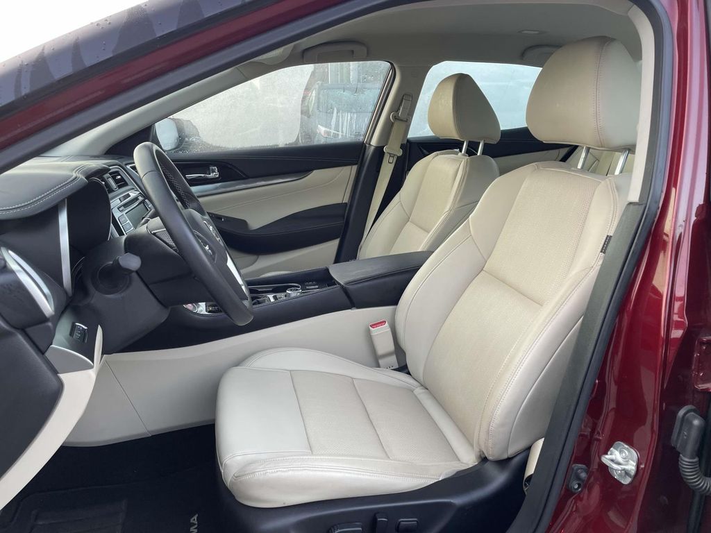 2020 Nissan Maxima SV photo 8