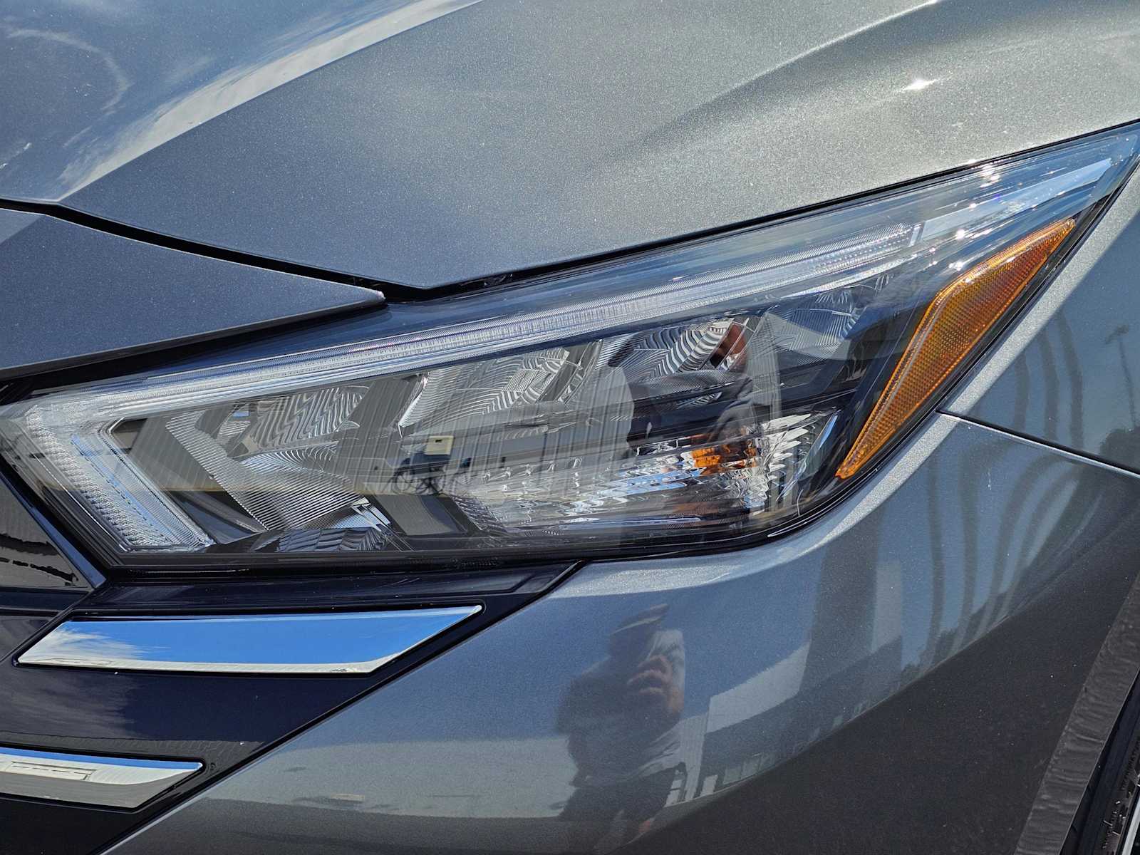 2025 Nissan Versa S photo 4