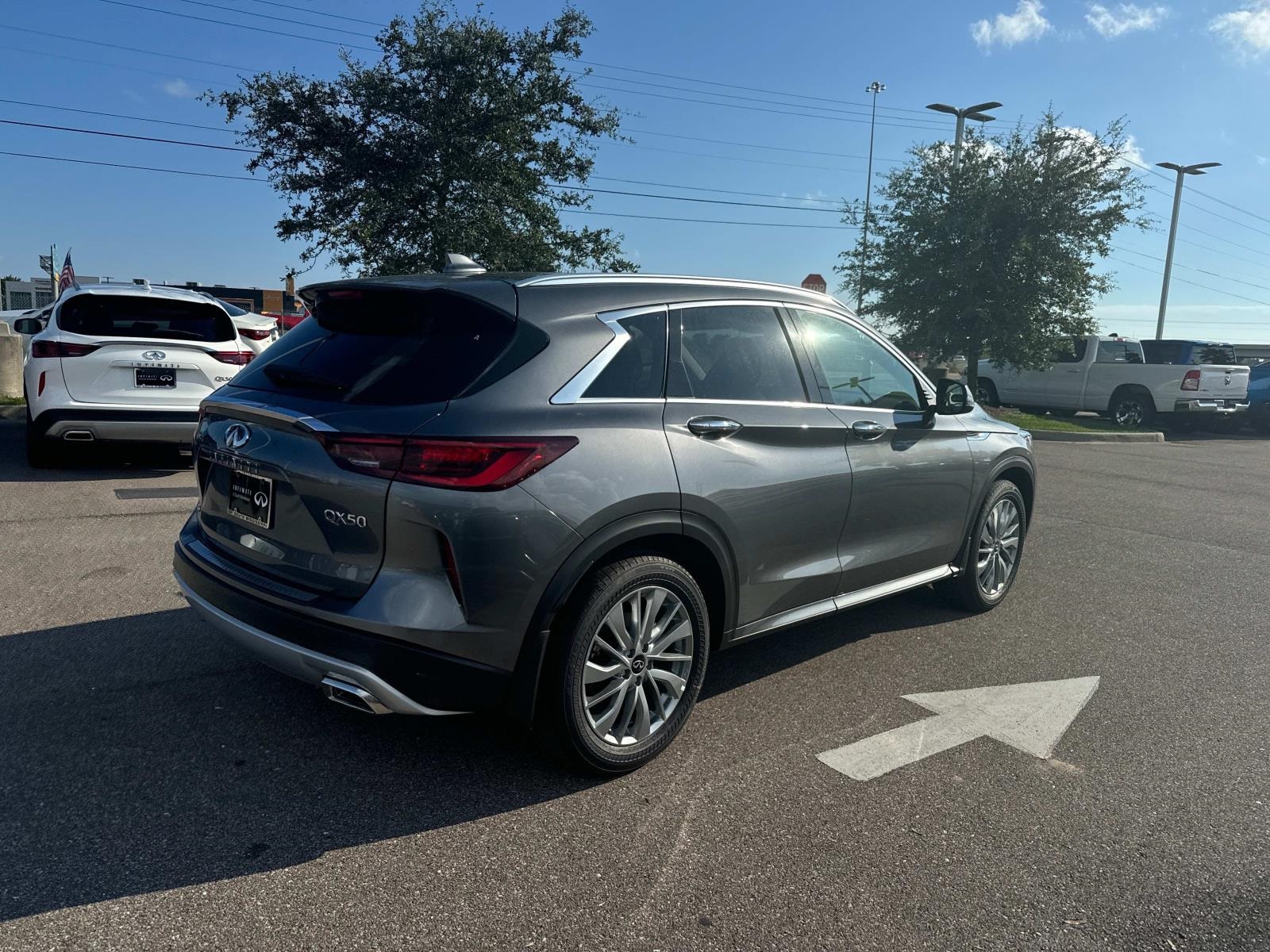 2025 Infiniti QX50 Luxe AWD photo 4