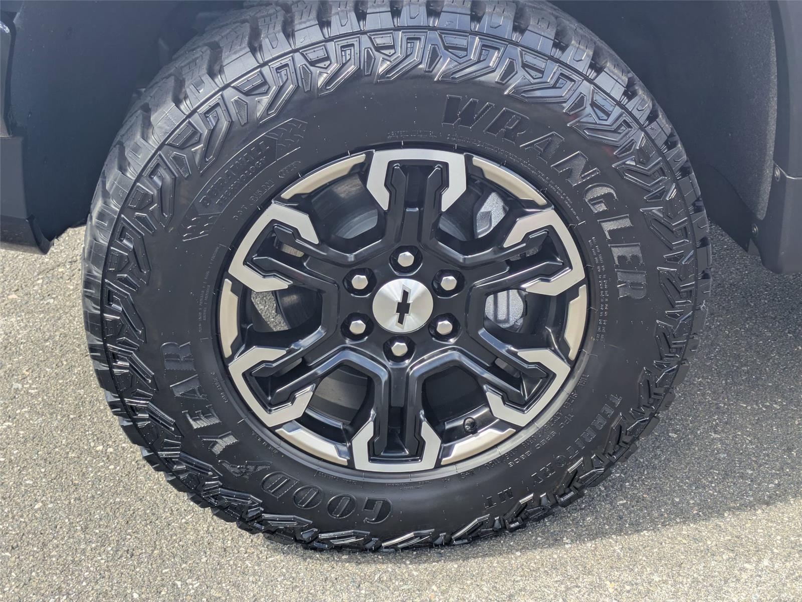 2025 Chevrolet Silverado 1500 ZR2 photo 10