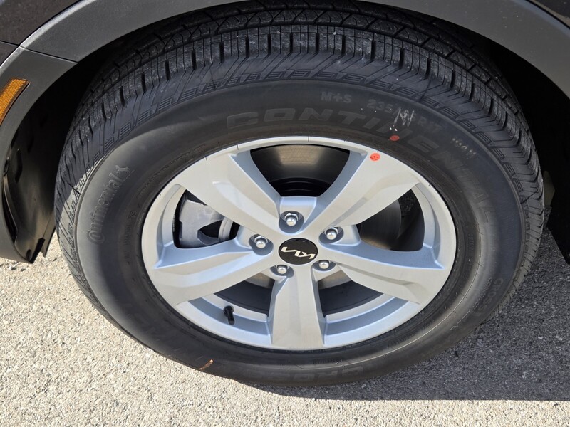 2026 Kia Sorento LX photo 4