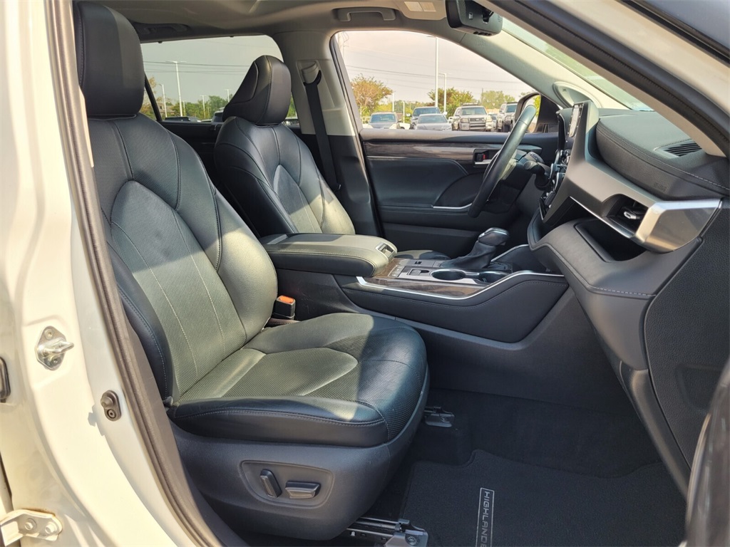 2020 Toyota Highlander Limited photo 12