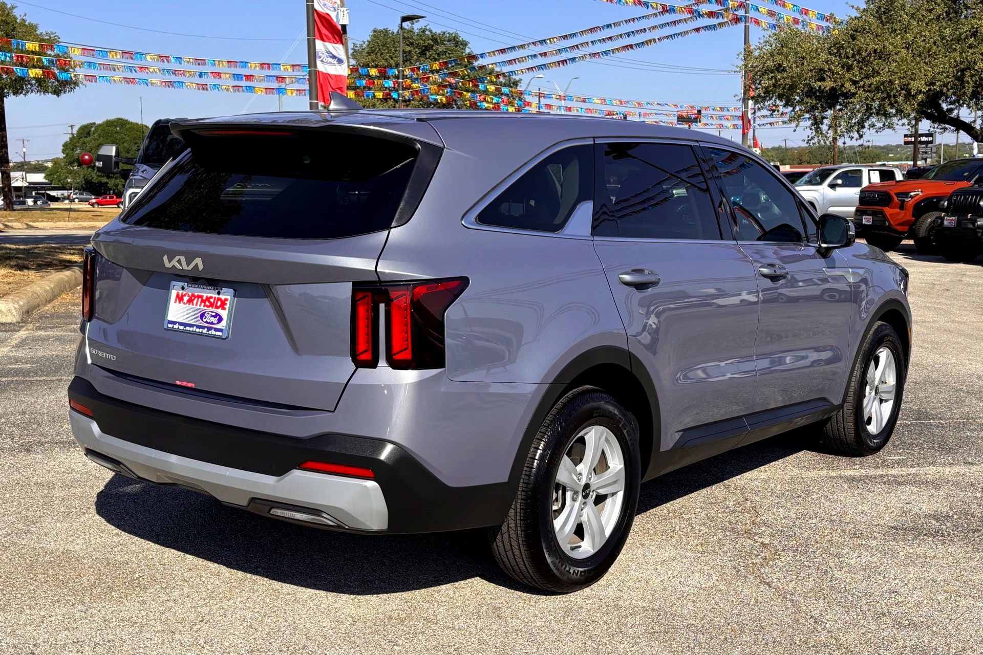 2025 Kia Sorento LX photo 4