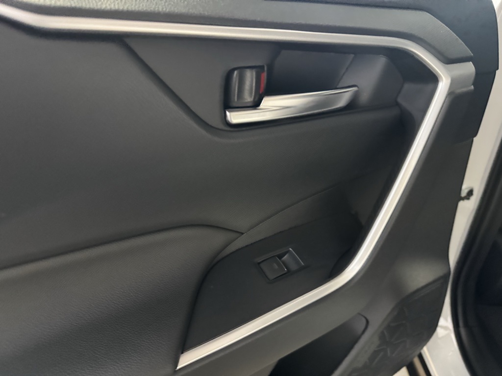 2025 Toyota RAV4 XLE Premium photo 26