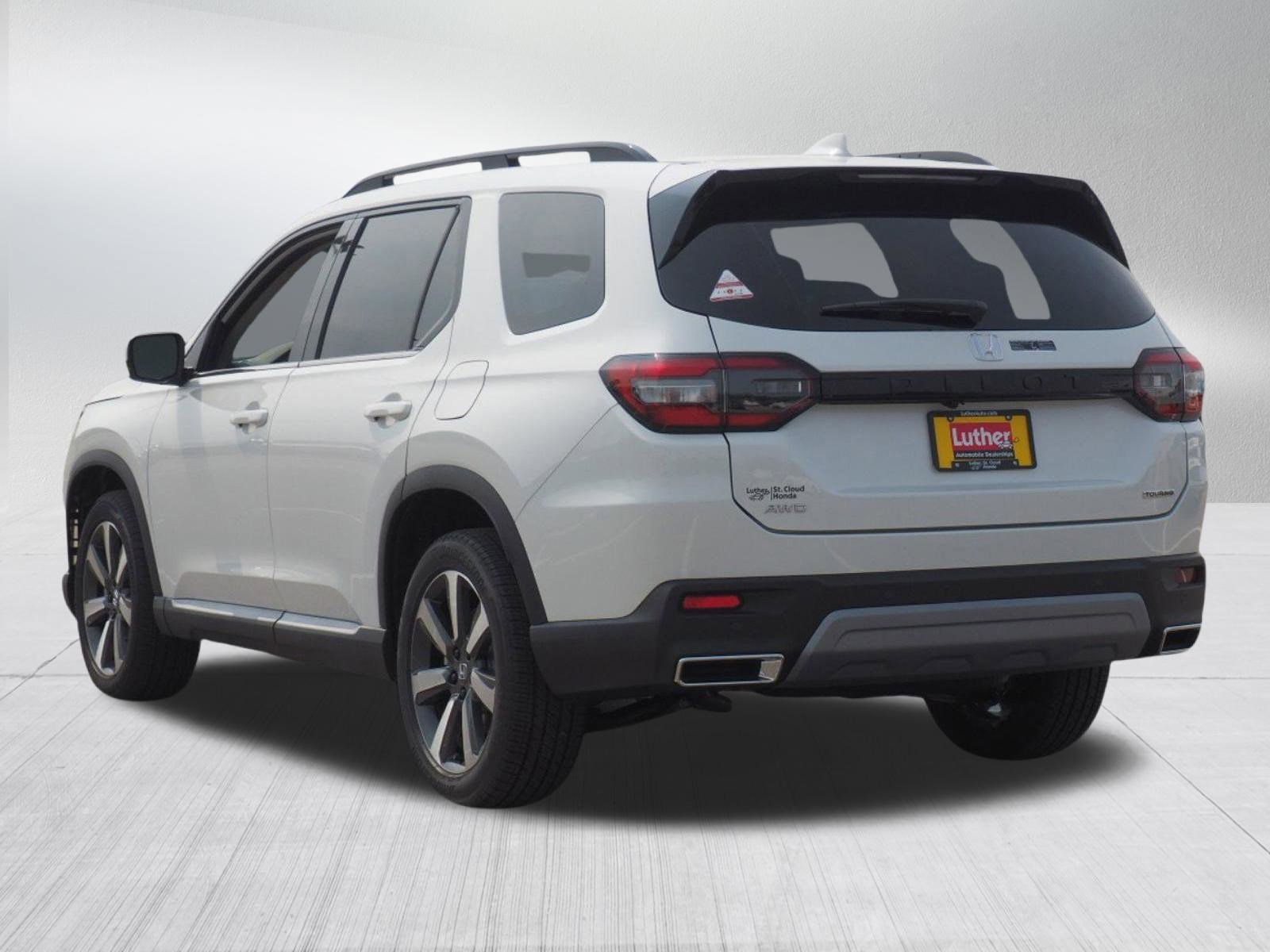 2025 Honda Pilot Touring photo 3