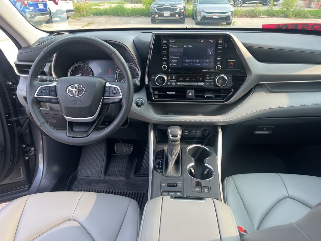 2022 Toyota Highlander XLE photo 18