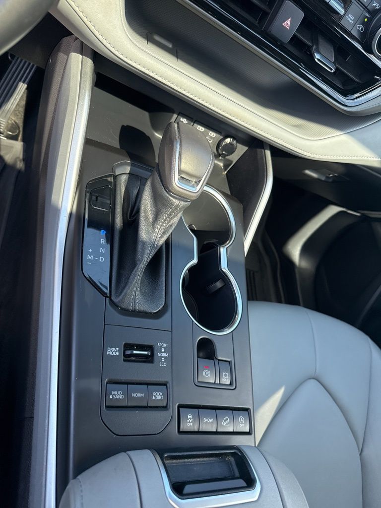 2022 Toyota Highlander XLE photo 20