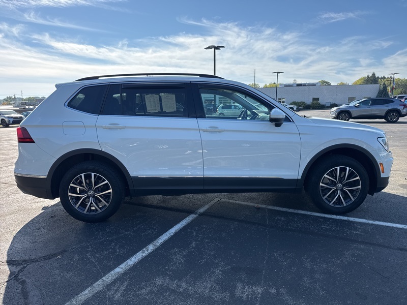 2020 Volkswagen Tiguan SE photo 2