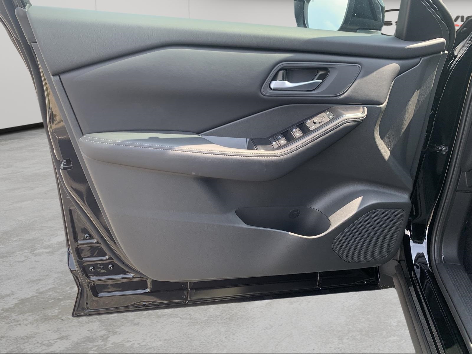 2026 Nissan Rogue SV photo 10