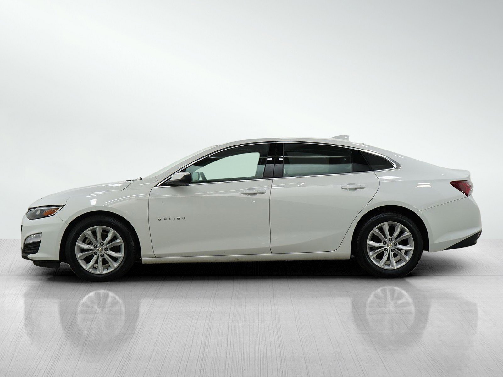 Used 2020 Chevrolet Malibu 1LT with VIN 1G1ZD5ST1LF067815 for sale in White Bear Lake, Minnesota