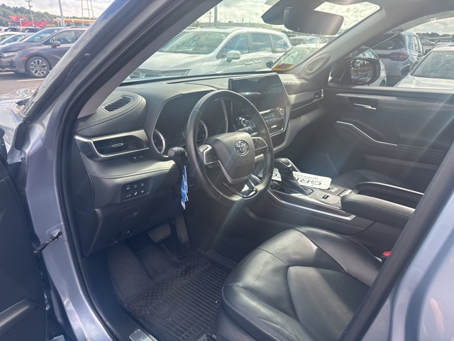 2022 Toyota Highlander Hybrid Limited photo 5