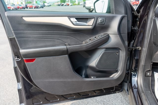 2021 Ford Escape Titanium photo 13