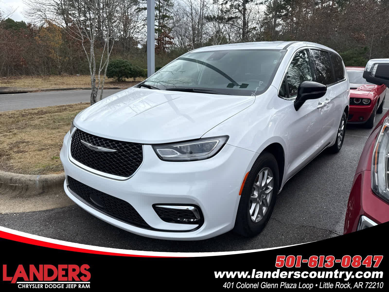 2024 Chrysler Pacifica Touring L's photo