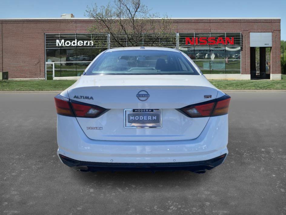 2024 Nissan Altima 2.5 SR photo 2