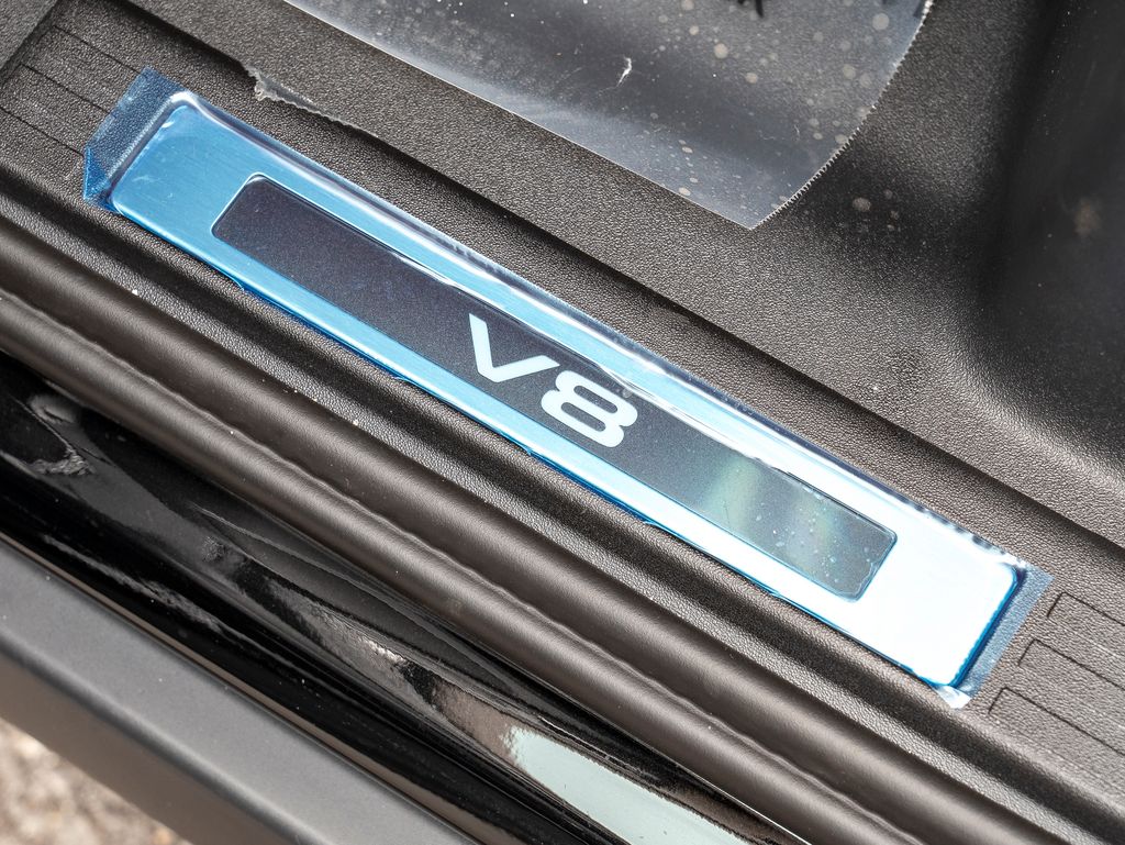 2025 Land Rover Defender 110 V8 photo 15