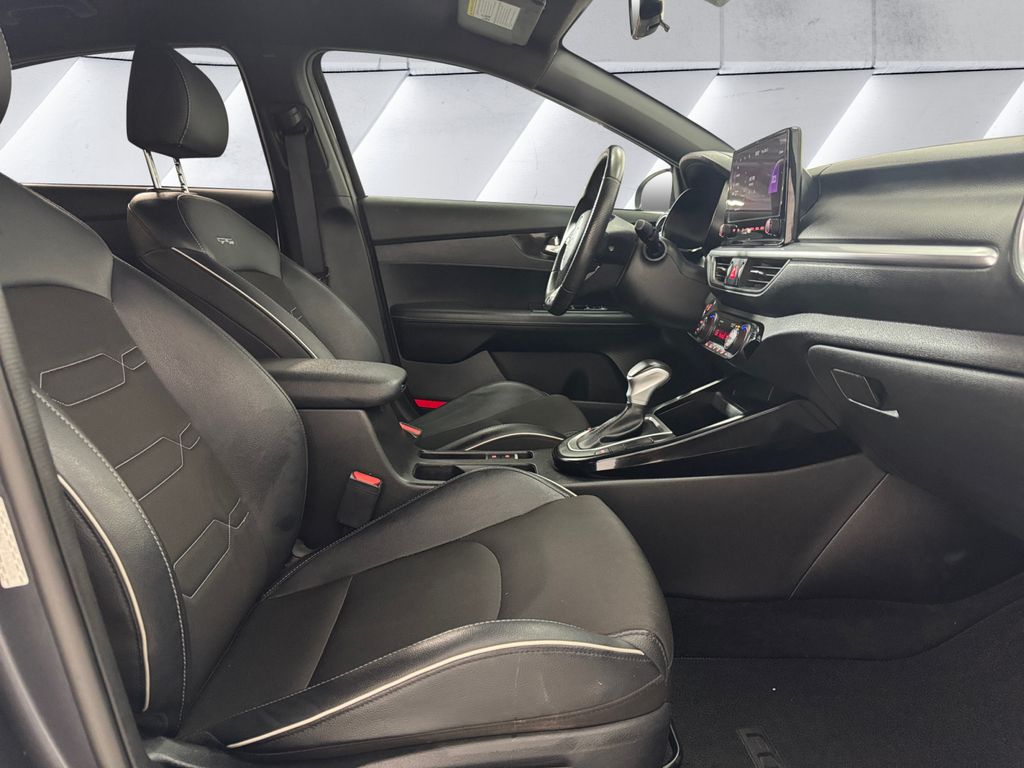 2023 Kia Forte GT-Line photo 13