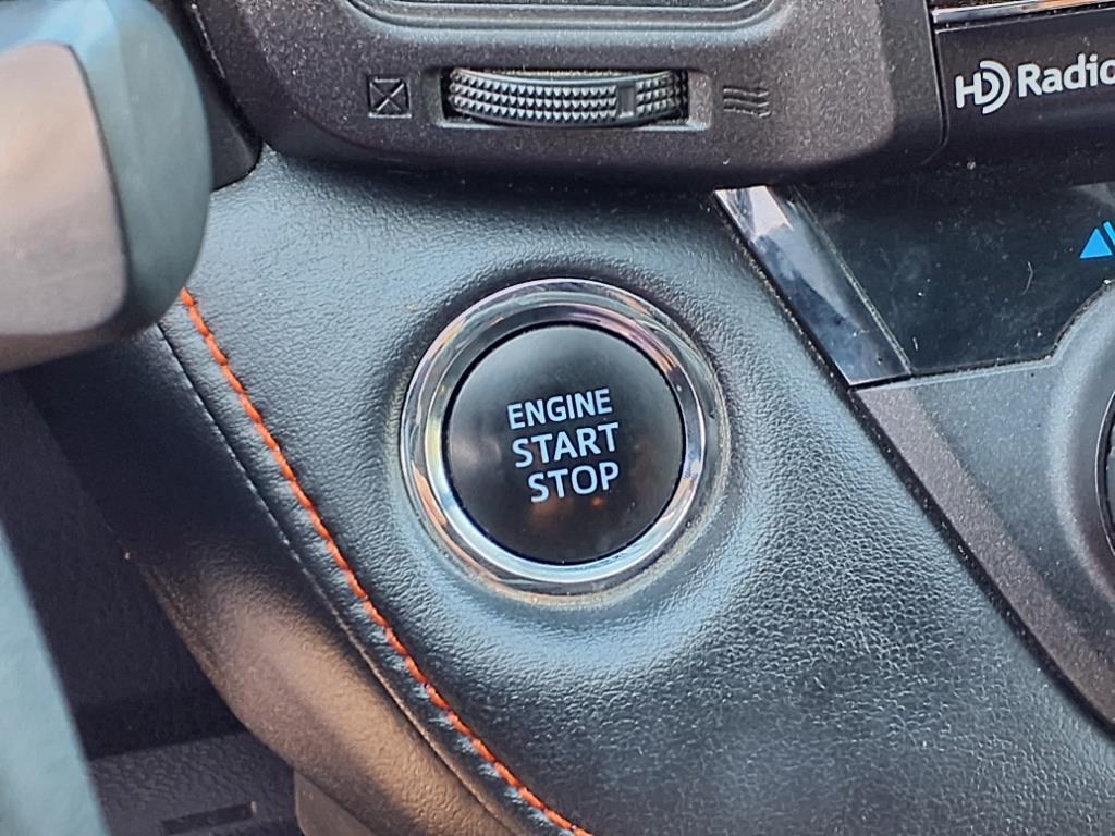 2017 Toyota RAV4 SE photo 13