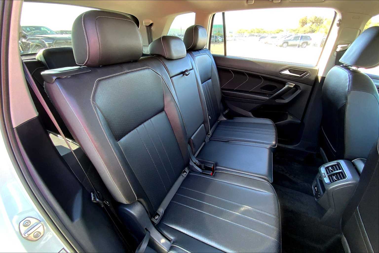 2024 Volkswagen Tiguan SE Wolfsburg Edition photo 17