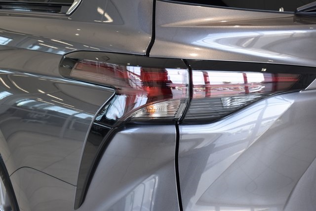2024 Toyota Sienna LE photo 7
