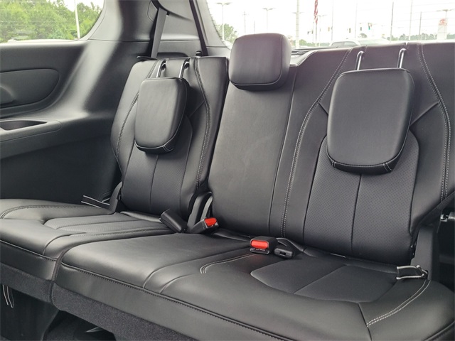 2025 Chrysler Voyager LX photo 6