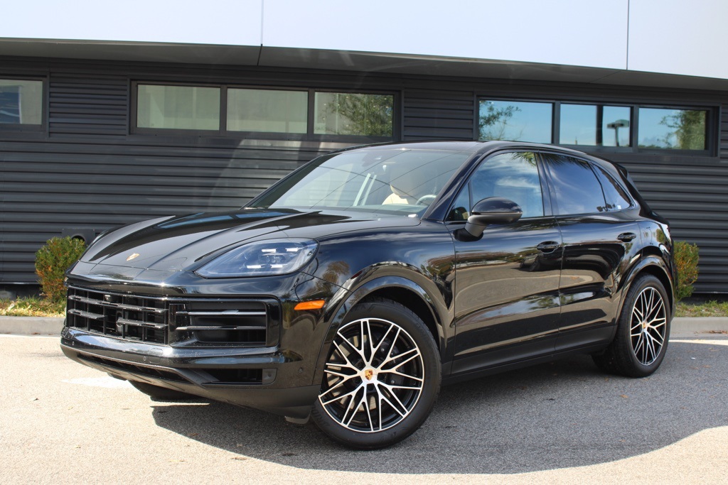 2025 Porsche Cayenne Base's photo