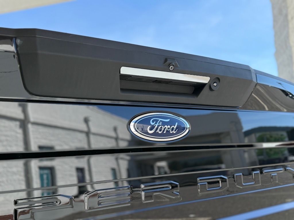 2022 Ford F-350 Lariat photo 24