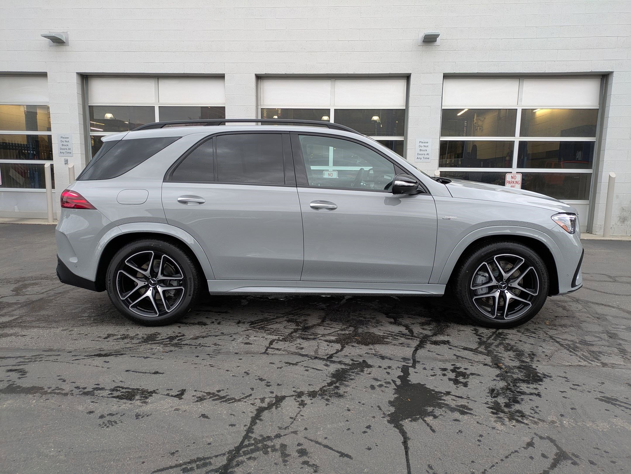 2025 Mercedes Benz GLE AMG 53 photo 2
