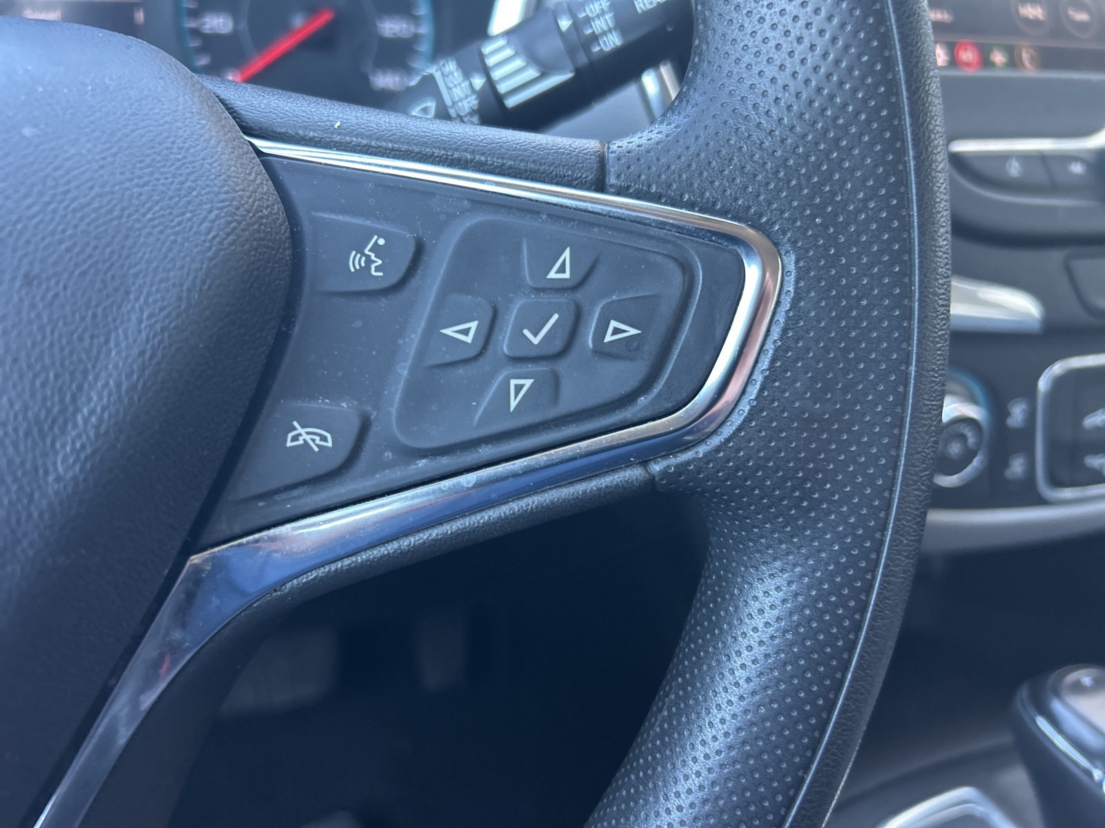 2021 Chevrolet Equinox LS photo 23