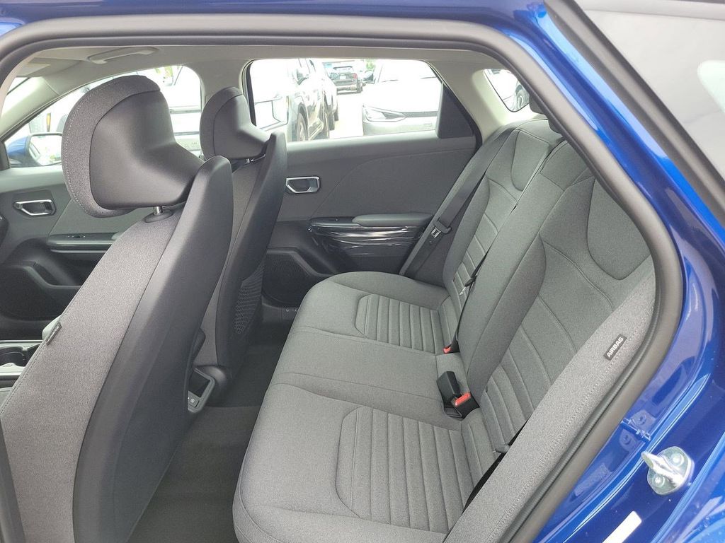 2025 Kia K4 EX photo 12