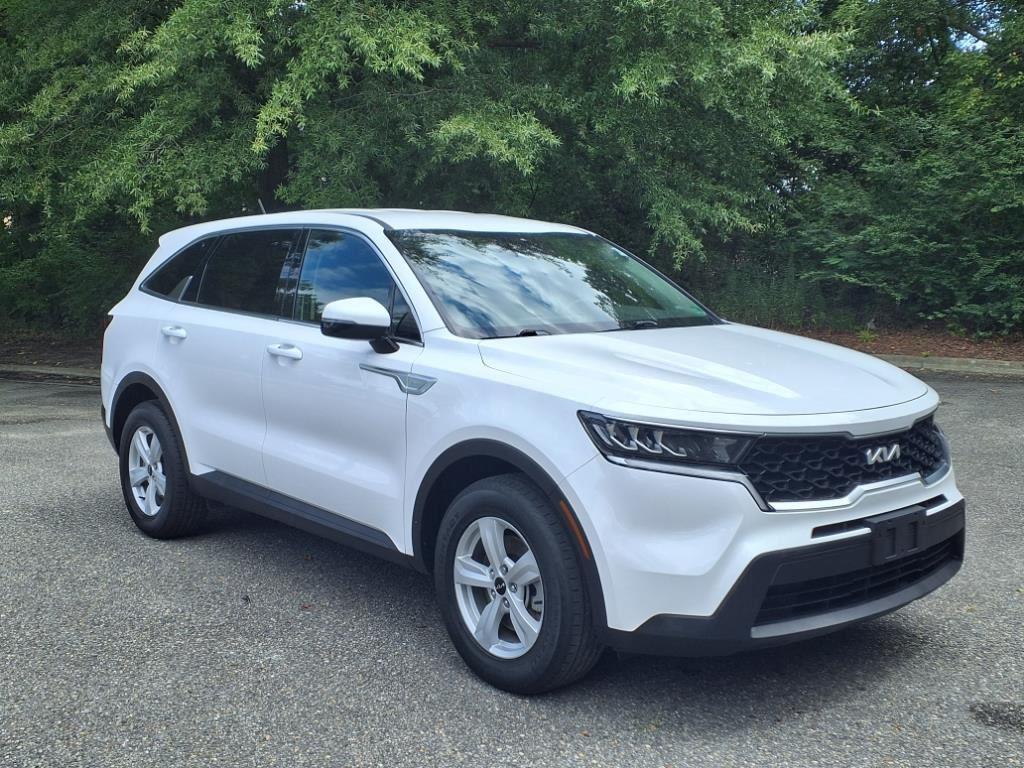 2022 Kia Sorento LX's photo