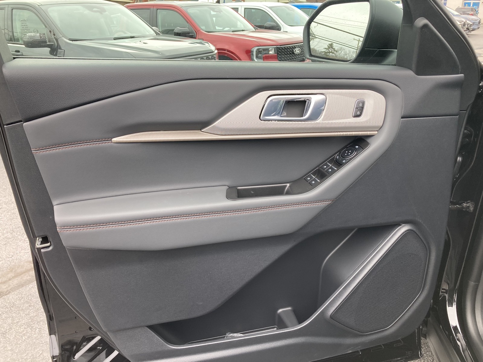 2026 Ford Explorer photo 4