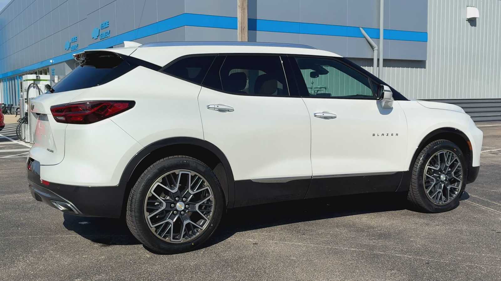 2023 Chevrolet Blazer Premier photo 2