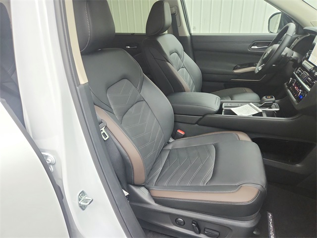 2025 Nissan Pathfinder Platinum photo 33