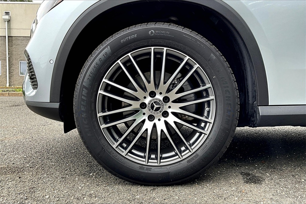2025 Mercedes Benz GLC 300 4MATIC photo 8