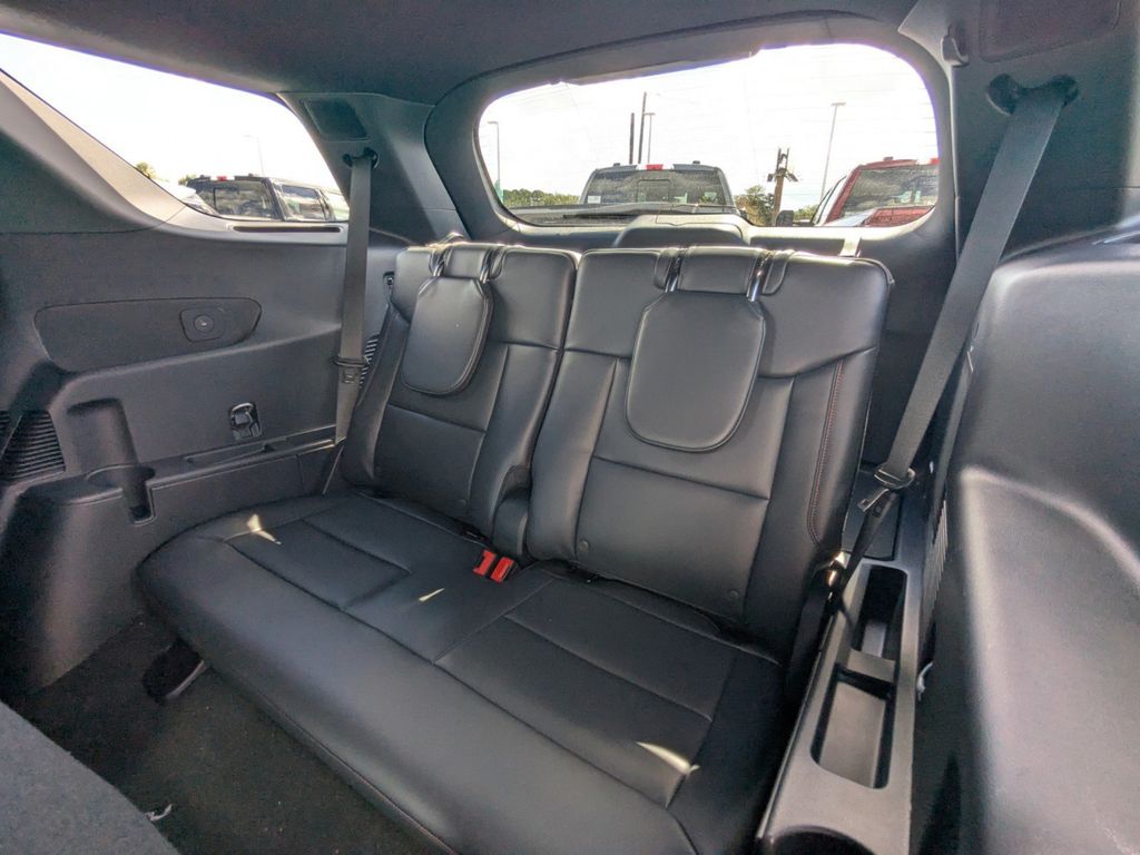 2025 Ford Explorer ST-Line photo 13