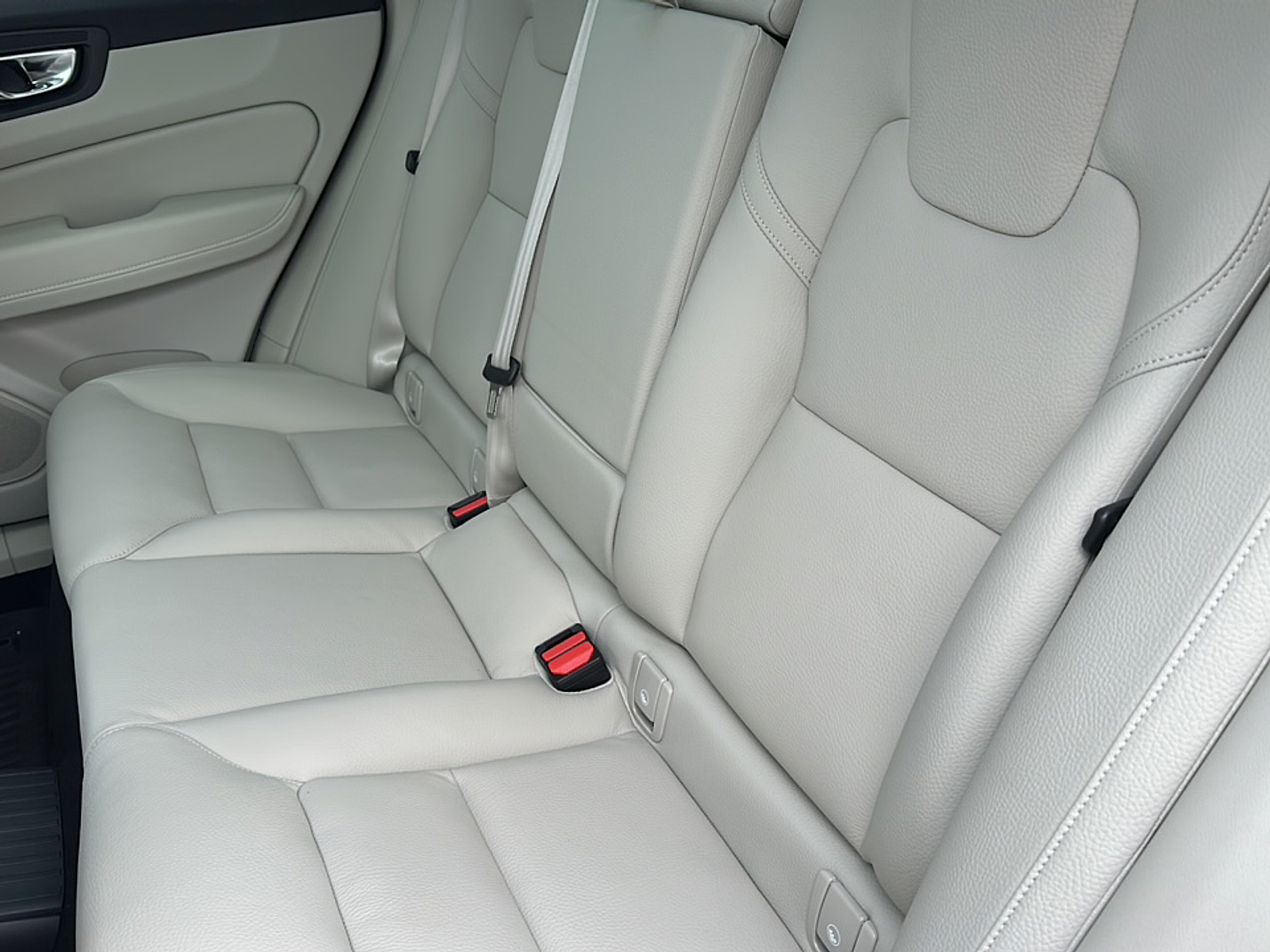 2024 Volvo XC60 Recharge Hybrid T8 Plus photo 6
