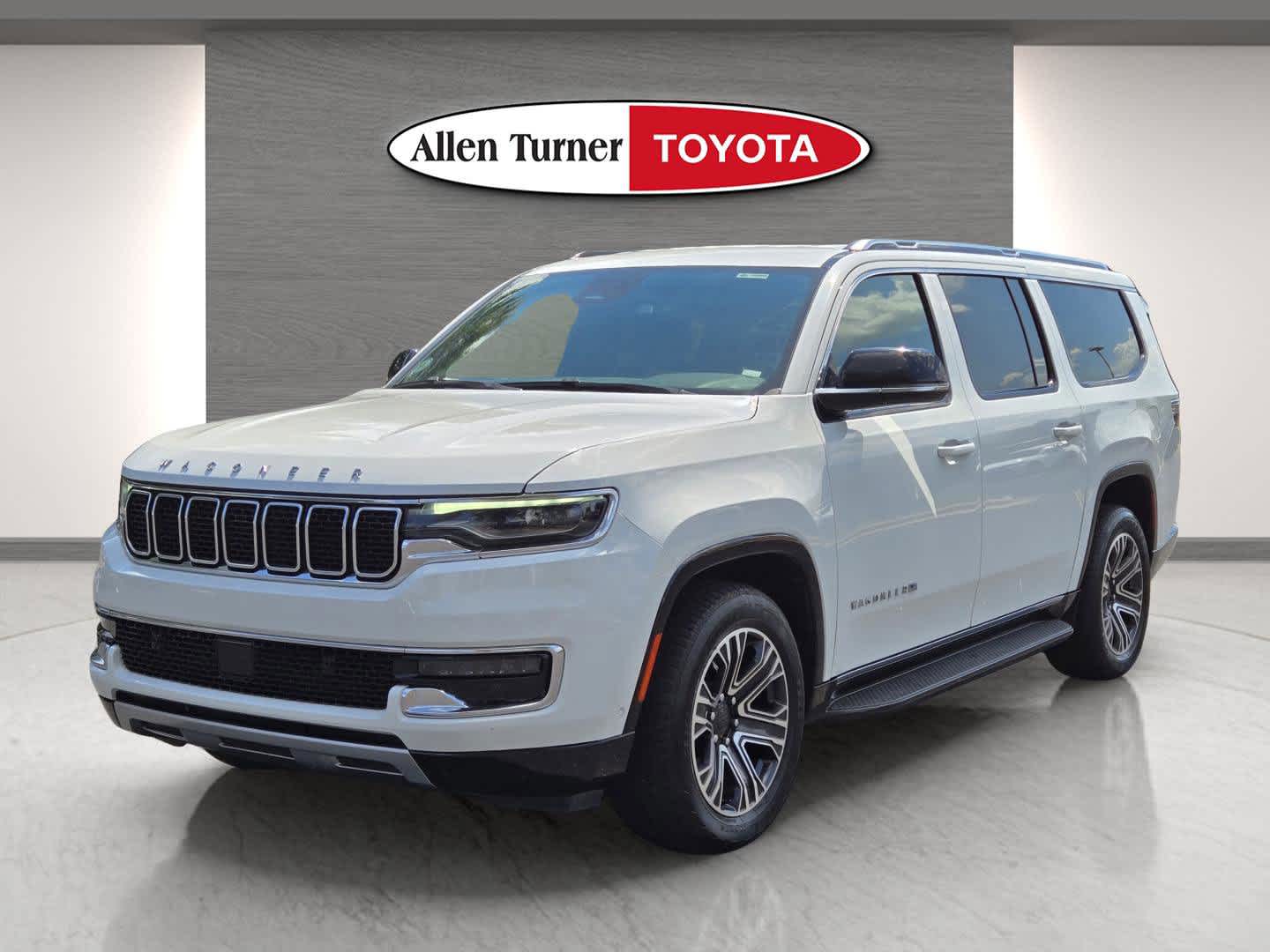 2024 Jeep Wagoneer L Series II photo 3