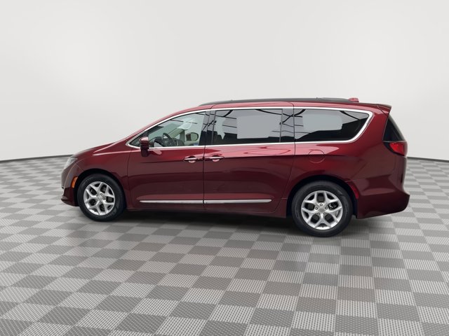 2017 Chrysler Pacifica Touring L photo 32